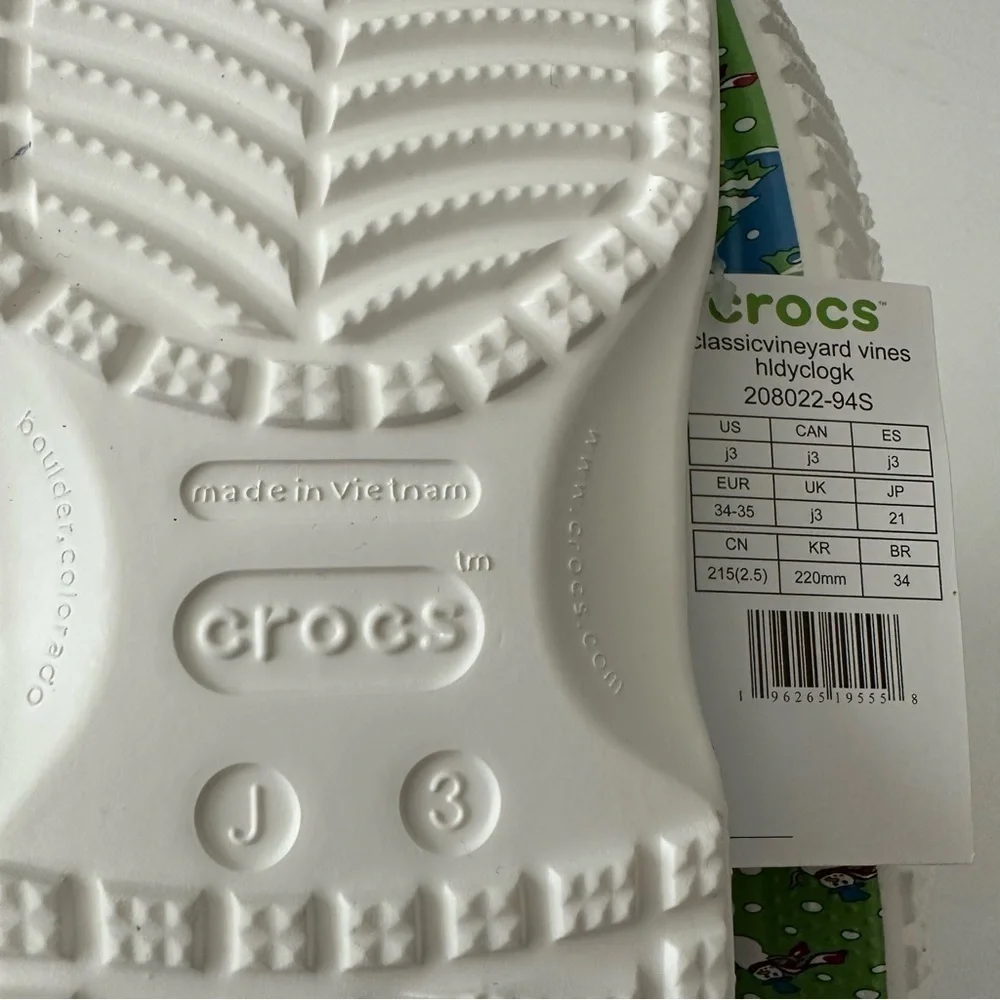 CROCS x Vineyard Vines HOLIDAY PATCHWORK CLOGS Size 3 Kids